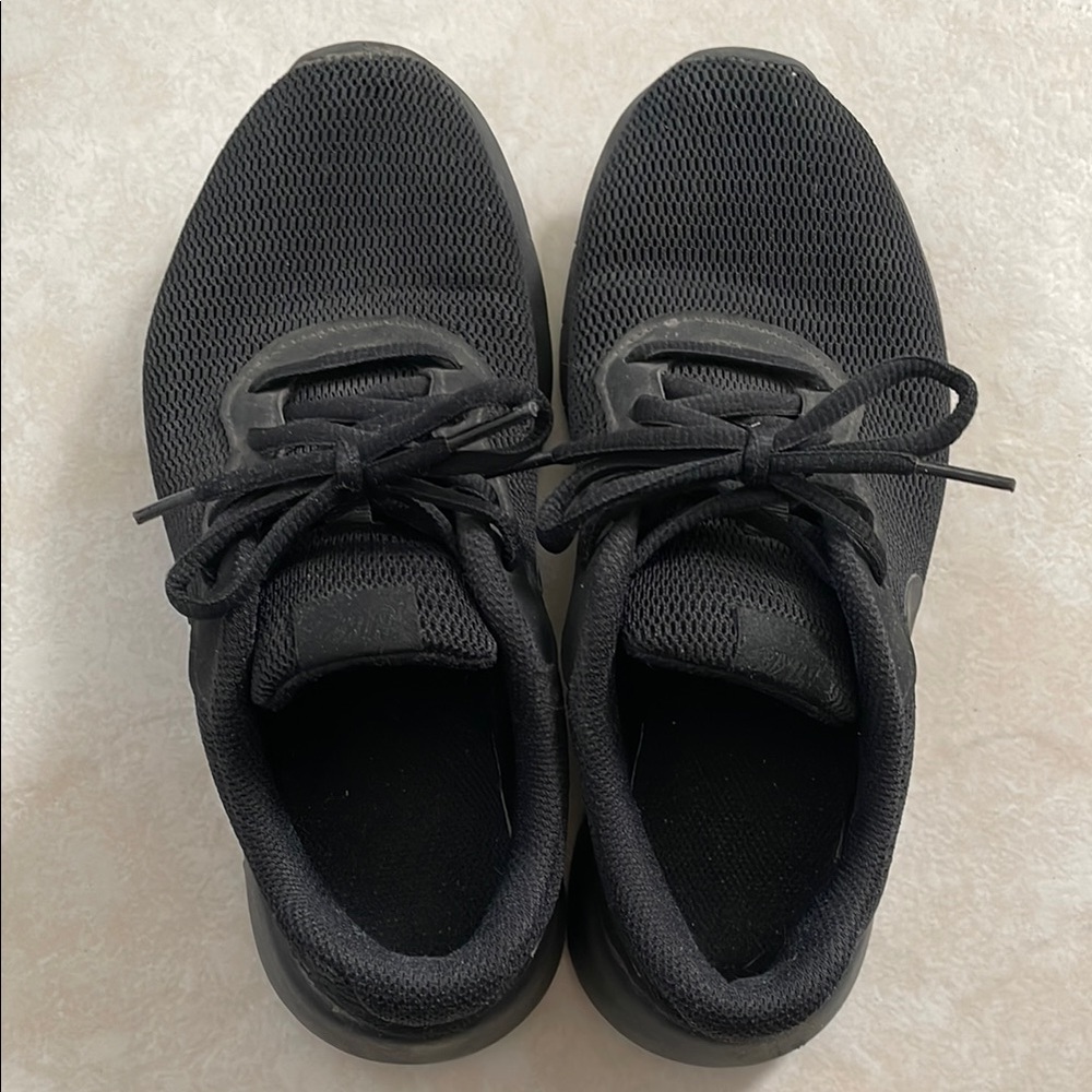 🖤 NIKE Black Lightweight Youth Running Shoe Sneakers